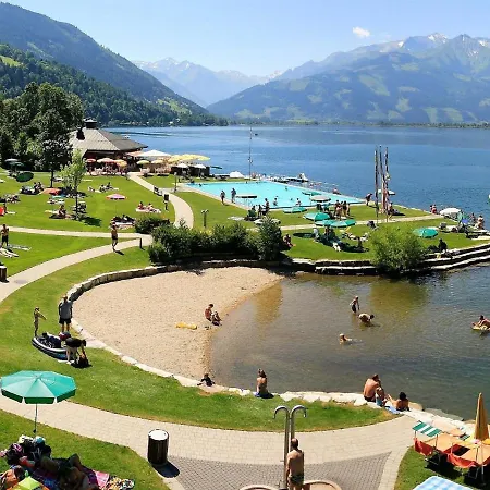 With Beautiful View Near Zell Am See, With Sauna アパート